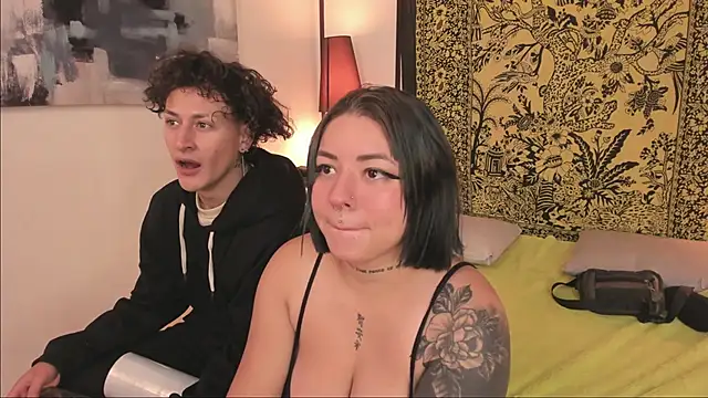 Snapshot of Aria_and_orien chatting on 8, 11, 2025 Aria and orien online show from 8, 11, 2025