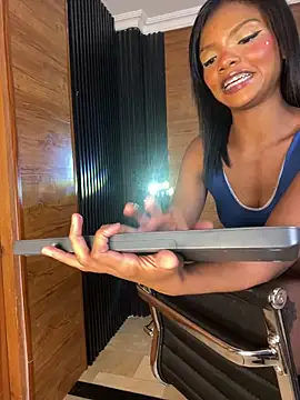 PinkyMoon online show from 13, 3, 2026