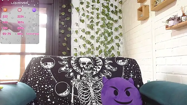 Snapshot of LiraSonnett chatting on 16, 9, 2025 LiraSonnett online show from 16, 9, 2025