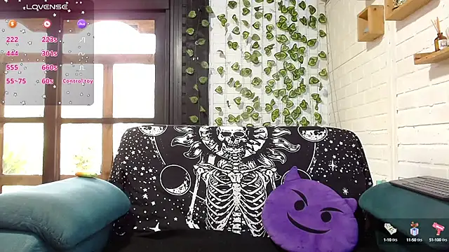 Snapshot of LiraSonnett chatting on 24, 9, 2025 LiraSonnett online show from 24, 9, 2025