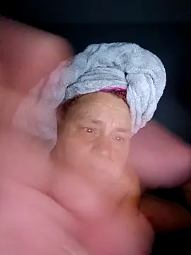 Snapshot of SpnzTnT chatting on 16, 9, 2025 SpnzTnT online show from 16, 9, 2025