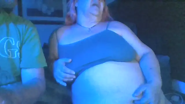 Snapshot of SpnzTnT chatting on 7, 10, 2025 SpnzTnT online show from 7, 10, 2025