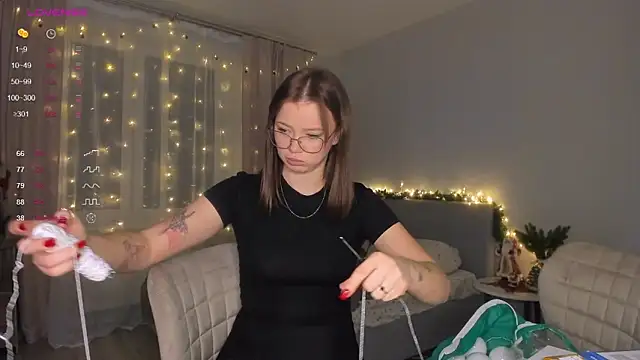 dinky  emily online show from 26, 11, 2025