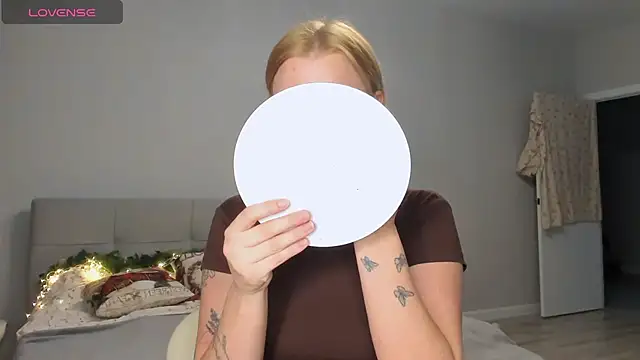 dinky  emily online show from 14, 12, 2025