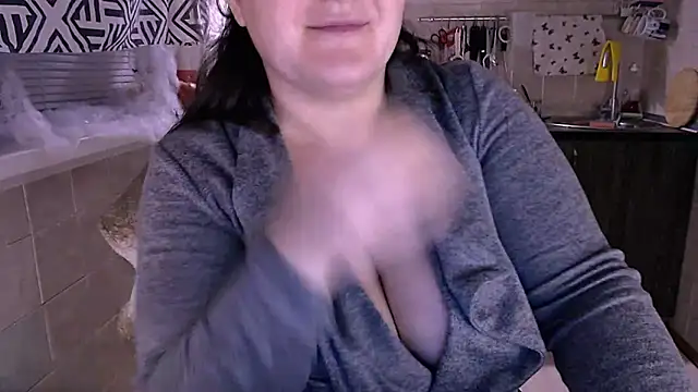 Snapshot of SoftLia chatting on 22, 10, 2025 SoftLia online show from 22, 10, 2025