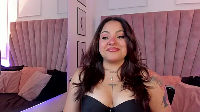 Snapshot of LunaSotto chatting on 4, 10, 2025 LunaSotto online show from 4, 10, 2025