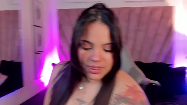 Snapshot of LunaSotto chatting on 8, 10, 2025 LunaSotto online show from 8, 10, 2025