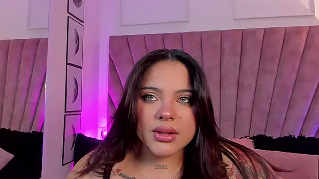 Snapshot of LunaSotto chatting on 15, 10, 2025 LunaSotto online show from 15, 10, 2025