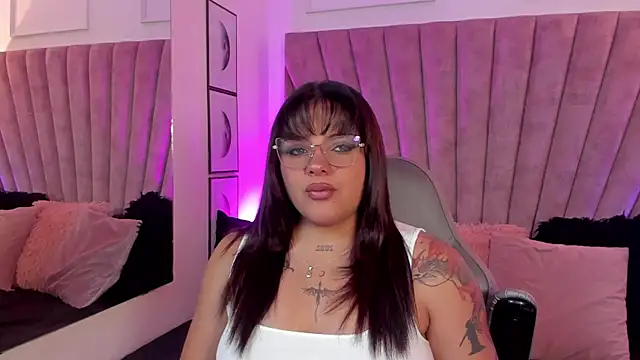Snapshot of LunaSotto chatting on 28, 10, 2025 LunaSotto online show from 28, 10, 2025