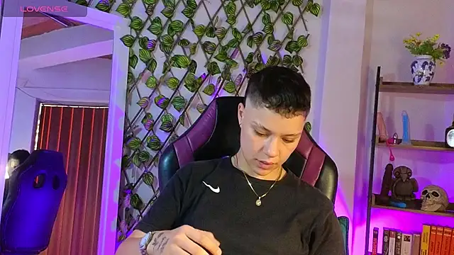 demimoore222 online show from 8, 3, 2025