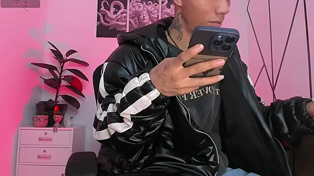 Snapshot of CRAZY-BOY99 chatting on 14, 11, 2025 CRAZY-BOY99 online show from 14, 11, 2025