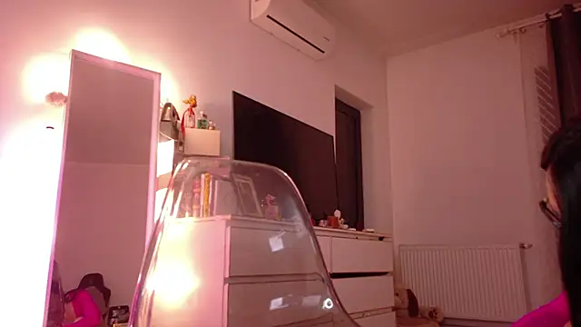 Snapshot of MiaKnoxxx chatting on 21, 12, 2025 MiaKnoxxx online show from 21, 12, 2025