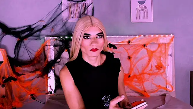 Snapshot of Emily_Castillo_1 chatting on 8, 10, 2025 Emily Castillo 1 online show from 8, 10, 2025