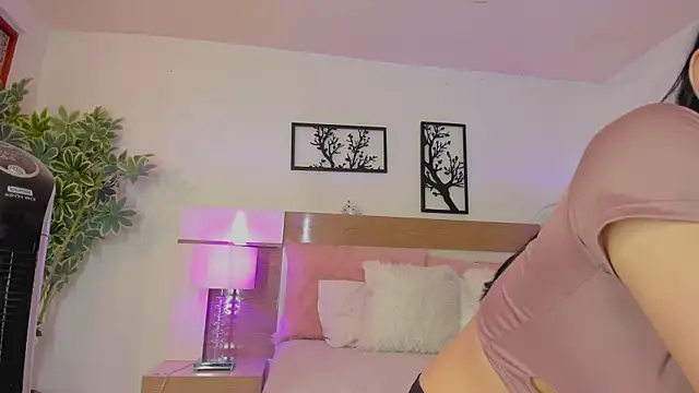 Snapshot of Olivia_pretty_ chatting on 3, 3, 2025 Olivia pretty online show from 3, 3, 2025