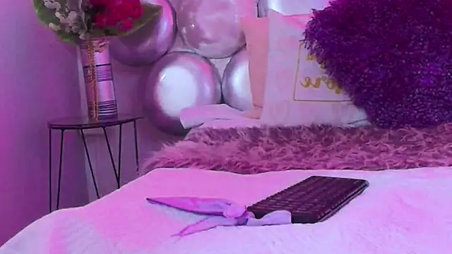 Snapshot of Mia_Montess chatting on 8, 10, 2025 Mia Montess online show from 8, 10, 2025