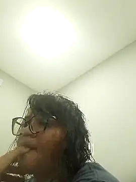 Snapshot of viviksmel chatting on 10, 10, 2025 viviksmel online show from 10, 10, 2025