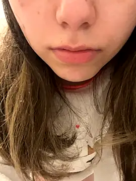 Snapshot of floooohv chatting on 25, 9, 2025 floooohv online show from 25, 9, 2025