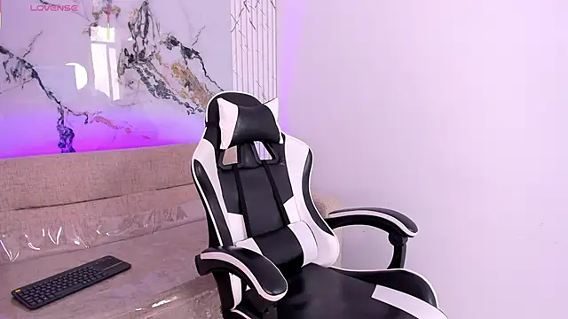 Snapshot of LexiAndDeker chatting on 2, 10, 2025 LexiAndDeker online show from 2, 10, 2025