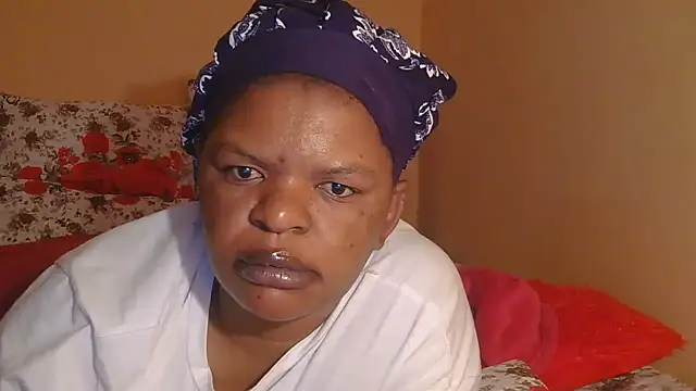 Snapshot of ebony_rose11 chatting on 8, 10, 2025 ebony rose11 online show from 8, 10, 2025