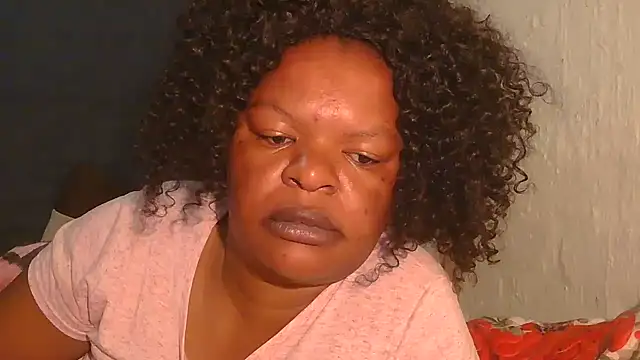 Snapshot of ebony_rose11 chatting on 16, 11, 2025 ebony rose11 online show from 16, 11, 2025