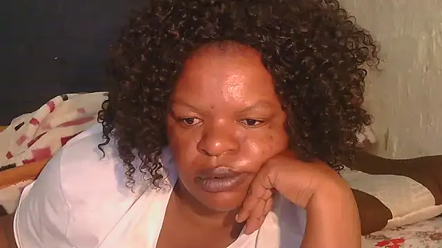 Snapshot of ebony_rose11 chatting on 24, 11, 2025 ebony rose11 online show from 24, 11, 2025