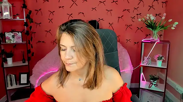 Snapshot of NicoleHitman chatting on 18, 9, 2025 NicoleHitman online show from 18, 9, 2025