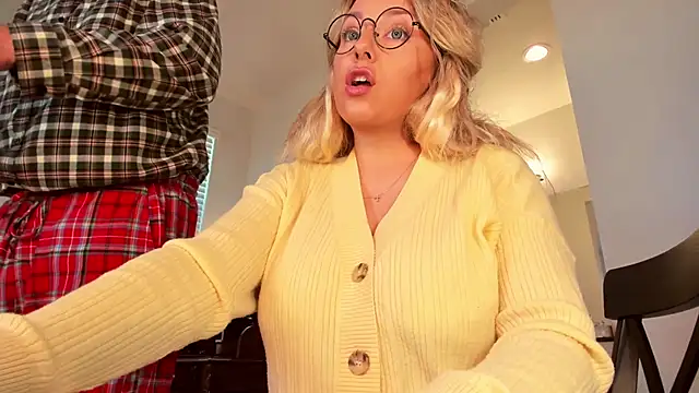 Snapshot of realtoxxxxmaria chatting on 8, 11, 2025 realtoxxxxmaria online show from 8, 11, 2025