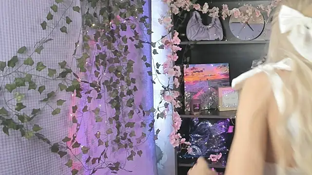 Snapshot of MelissaMillton chatting on 5, 3, 2025 MelissaMillton online show from 5, 3, 2025