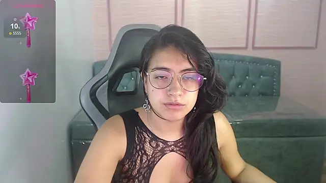 Snapshot of alexa_romero_t chatting on 24, 9, 2025 alexa romero t online show from 24, 9, 2025