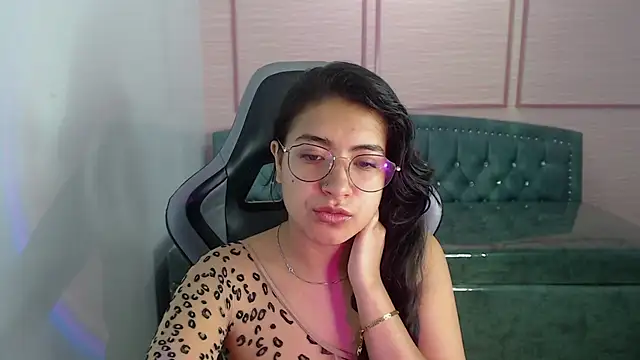 Snapshot of alexa_romero_t chatting on 8, 10, 2025 alexa romero t online show from 8, 10, 2025