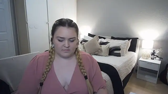 Snapshot of Neytjie chatting on 29, 11, 2025 Neytjie online show from 29, 11, 2025