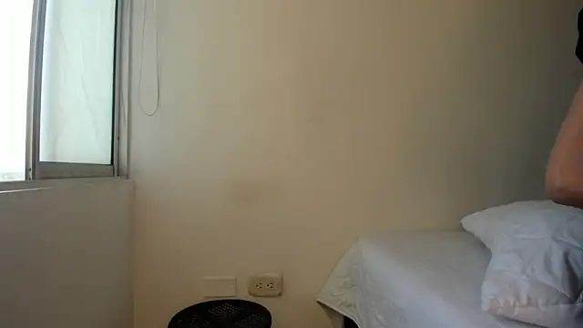 Snapshot of cowmarce chatting on 15, 12, 2025 cowmarce online show from 15, 12, 2025