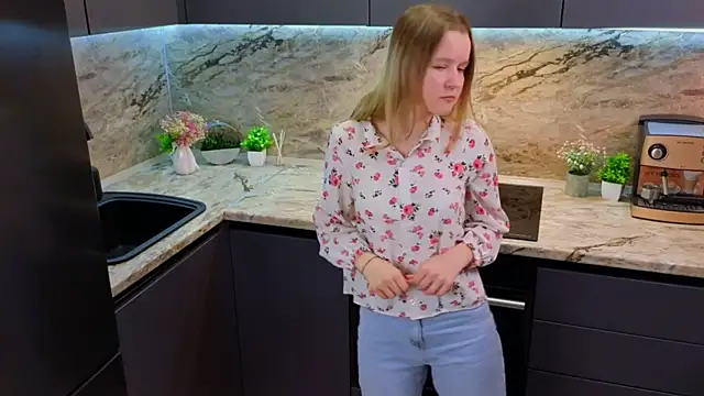 Snapshot of BlytheCleeton chatting on 6, 3, 2025 BlytheCleeton online show from 6, 3, 2025