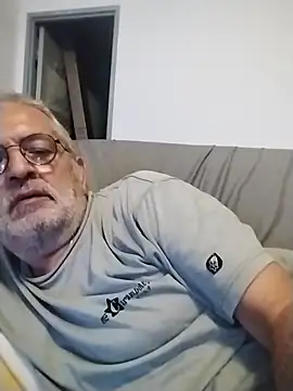 Snapshot of coolbrady17 chatting on 21, 3, 2025 coolbrady17 online show from 21, 3, 2025