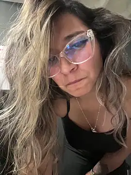 Isabella Varella online show from 18, 11, 2025