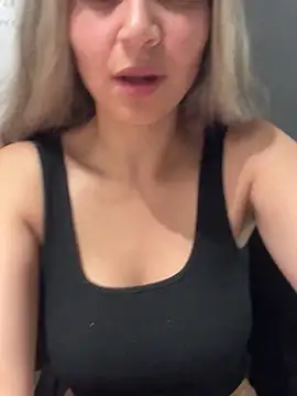 Isabella Varella online show from 17, 12, 2025