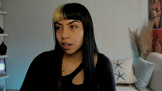 Snapshot of Saraa_Desiree chatting on 10, 9, 2025 Saraa Desiree online show from 10, 9, 2025