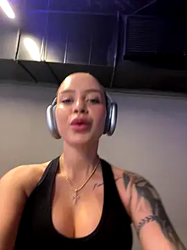 ValentinaMilann online show from 10, 10, 2025