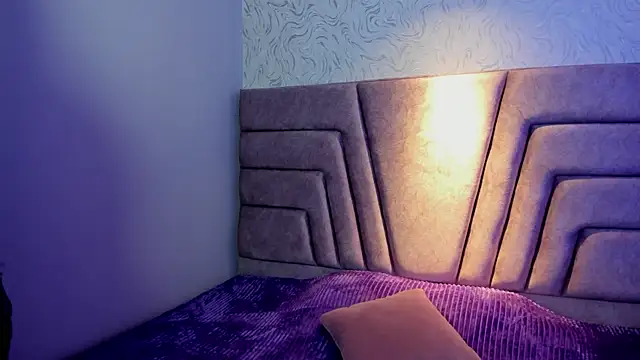 elaia muller  online show from 12, 11, 2025