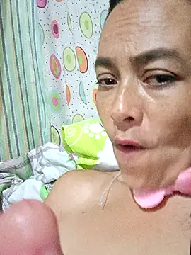 Snapshot of sarayulith chatting on 23, 11, 2025 sarayulith online show from 23, 11, 2025