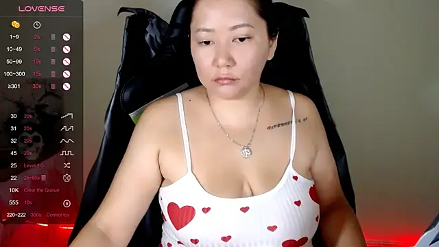 Snapshot of LisaAsianFlower chatting on 8, 7, 2026 LisaAsianFlower online show from 8, 7, 2026