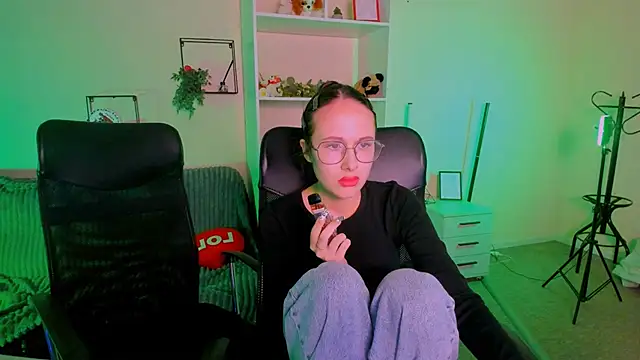 Snapshot of mona_cloud chatting on 5, 10, 2025 mona cloud online show from 5, 10, 2025