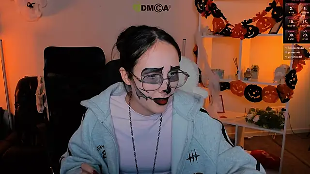 Snapshot of mona_cloud chatting on 25, 10, 2025 mona cloud online show from 25, 10, 2025