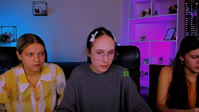 Snapshot of mona_cloud chatting on 18, 11, 2025 mona cloud online show from 18, 11, 2025