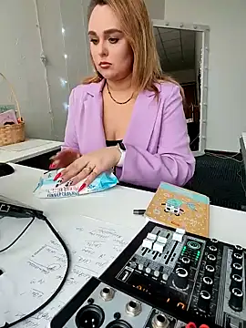 Snapshot of Juicy_PeachLux chatting on 14, 3, 2025 Juicy PeachLux online show from 14, 3, 2025