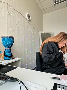 Juicy PeachLux online show from 16, 3, 2026