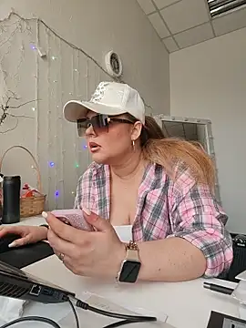 Juicy PeachLux online show from 13, 5, 2026