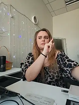 Juicy PeachLux online show from 16, 5, 2026