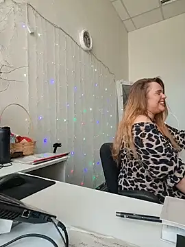 Juicy PeachLux online show from 24, 5, 2026