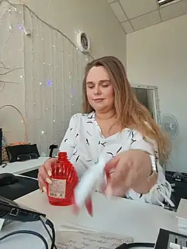 Juicy PeachLux online show from 27, 5, 2026